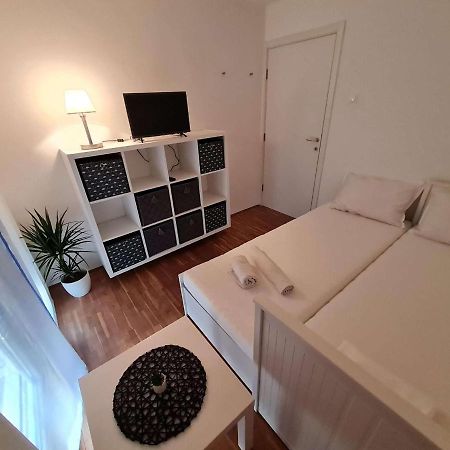 Apartmani Lovre I Zara Exteriér fotografie