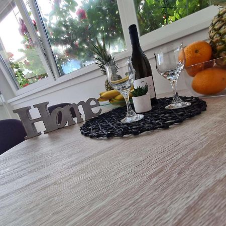 Apartmani Lovre I Zara Exteriér fotografie