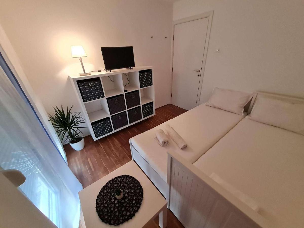 Apartmani Lovre I Zara Exteriér fotografie