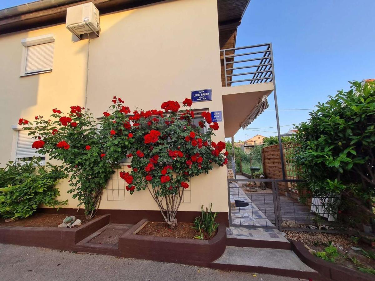 Apartmani Lovre I Zara Exteriér fotografie