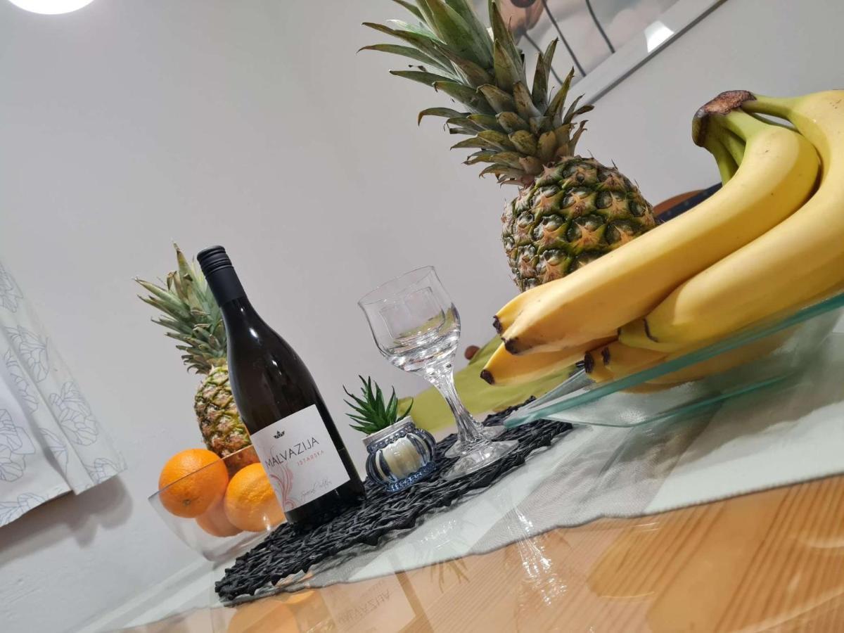 Apartmani Lovre I Zara Exteriér fotografie