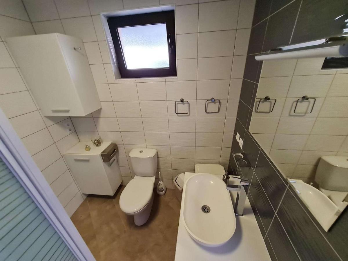 Apartmani Lovre I Zara Exteriér fotografie