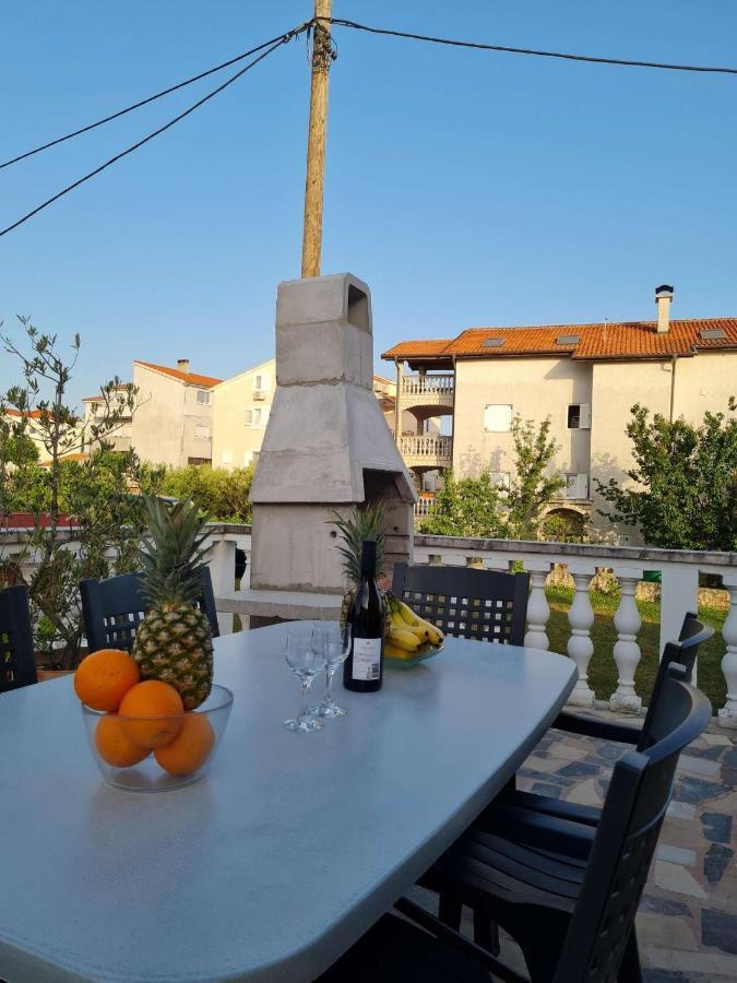 Apartmani Lovre I Zara Exteriér fotografie