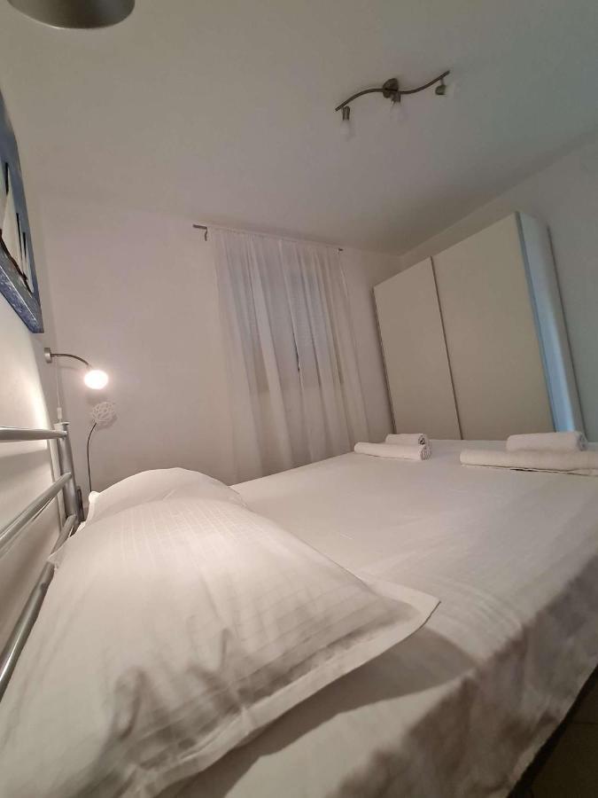 Apartmani Lovre I Zara Exteriér fotografie