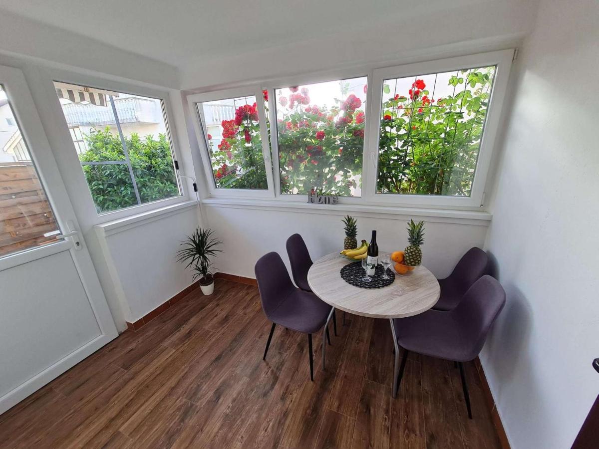 Apartmani Lovre I Zara Exteriér fotografie