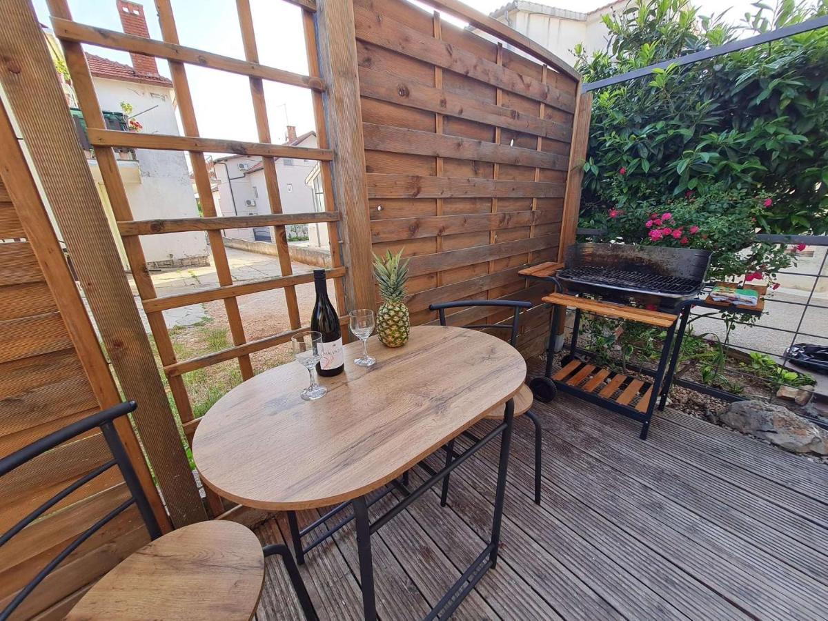 Apartmani Lovre I Zara Exteriér fotografie