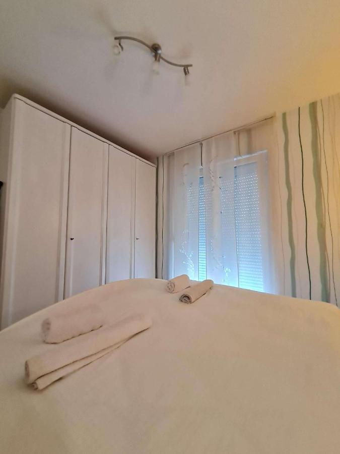 Apartmani Lovre I Zara Exteriér fotografie
