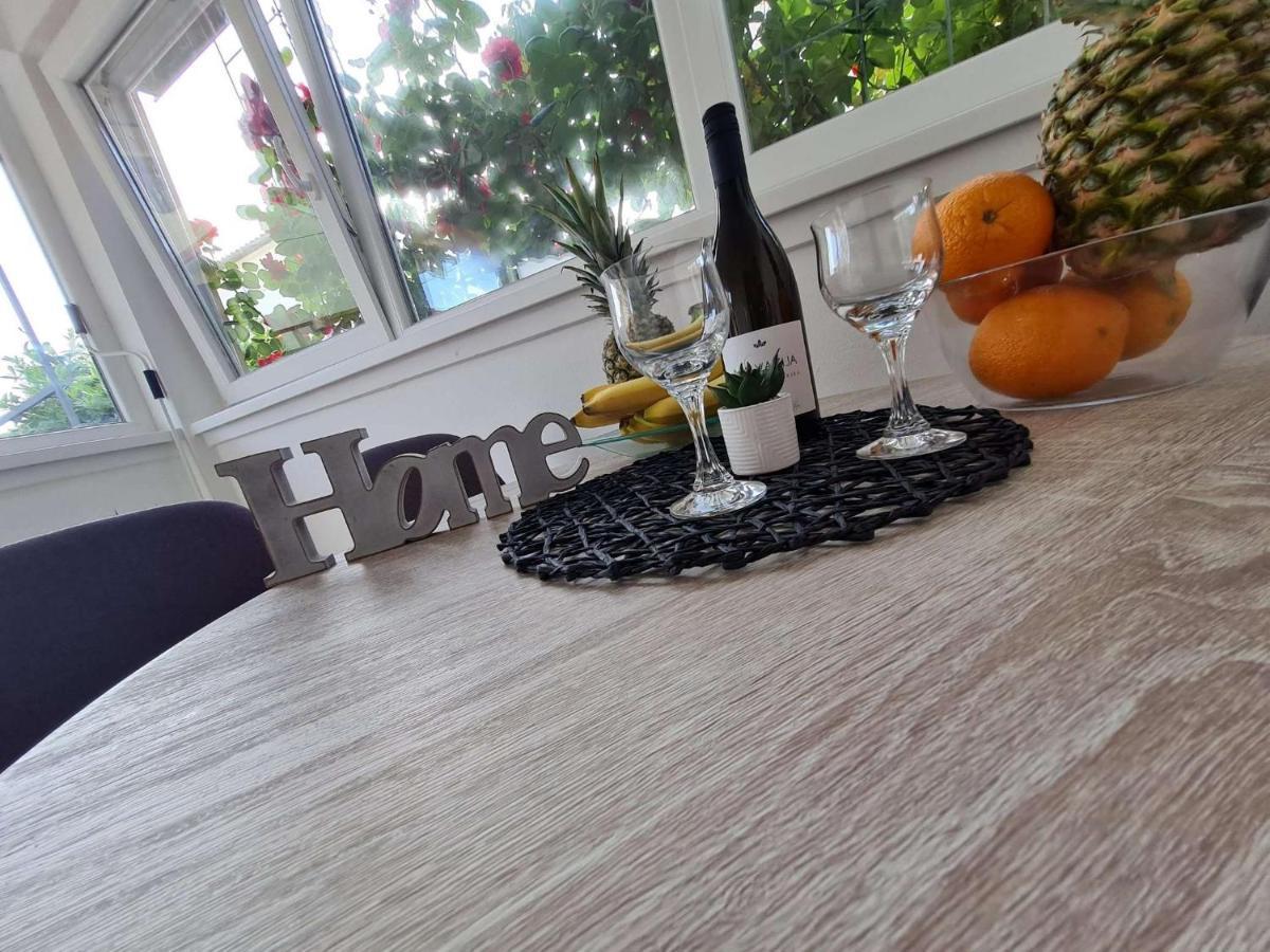 Apartmani Lovre I Zara Exteriér fotografie