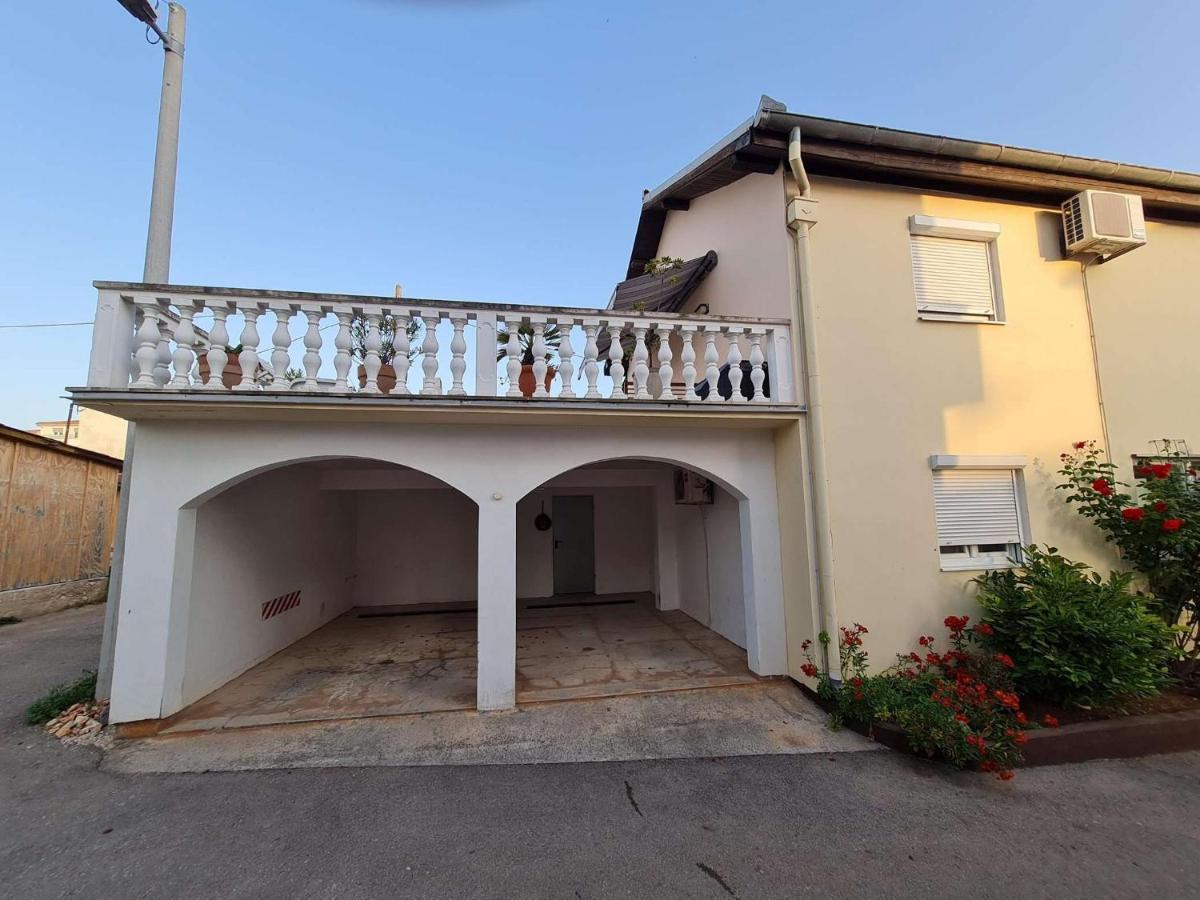 Apartmani Lovre I Zara Exteriér fotografie
