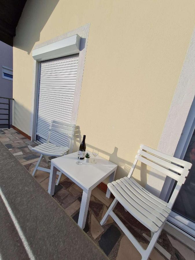 Apartmani Lovre I Zara Exteriér fotografie