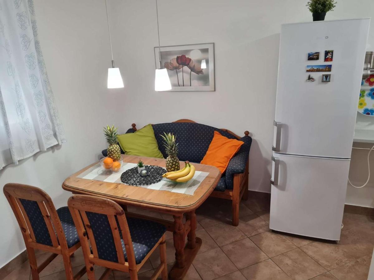 Apartmani Lovre I Zara Exteriér fotografie