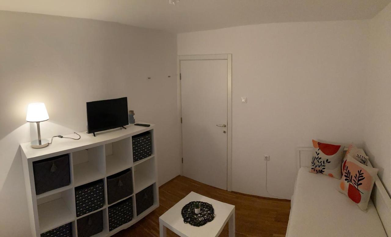 Apartmani Lovre I Zara Exteriér fotografie